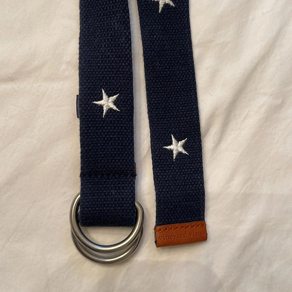 Vineyard Vines woven belt with D ring buckle